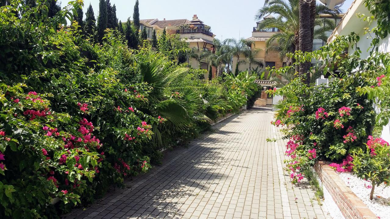 Banus Lodge Marbella Exterior foto